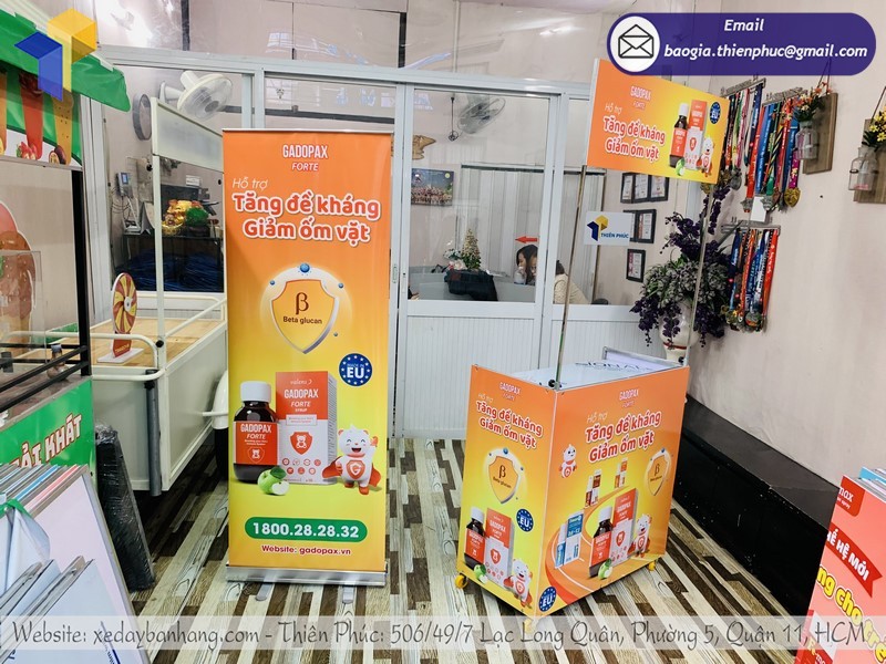 booth sắt quảng cáo có bánh xe