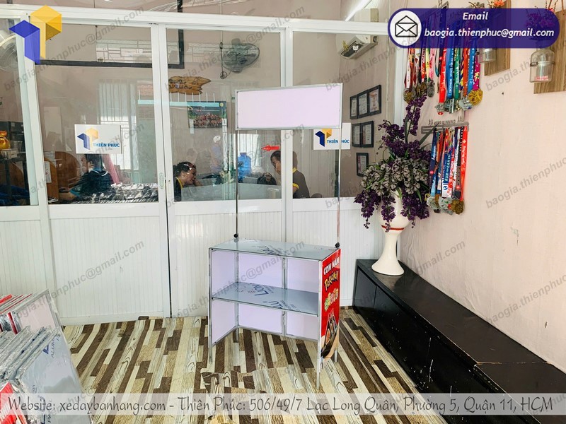 Quầy nhỏ gọn dùng để tiếp thị rẻ