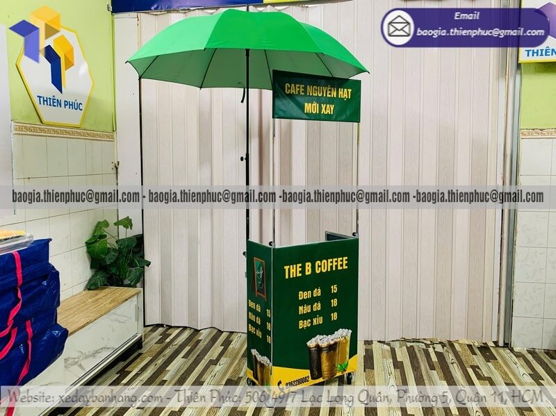 Đặt xe cafe đá mini trên lề đường gấp gọn có dù che dành cho quán mới mở