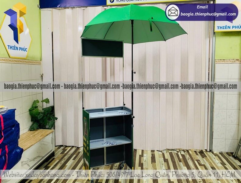 Đặt xe cafe đá mini trên lề đường gấp gọn có dù che cực hút khách trẻ