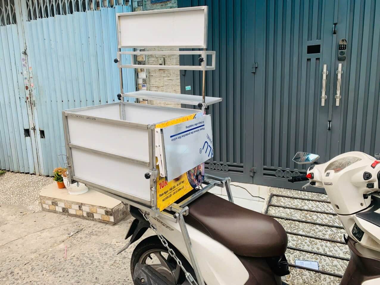 Mua thùng xếp bán mì trộn di động lắp gắn xe máy cho người kinh doanh đồ ăn online tại nhà