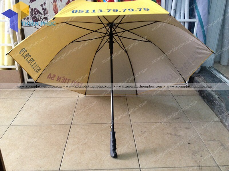 thiết kế ô dù che mưa cầm tay